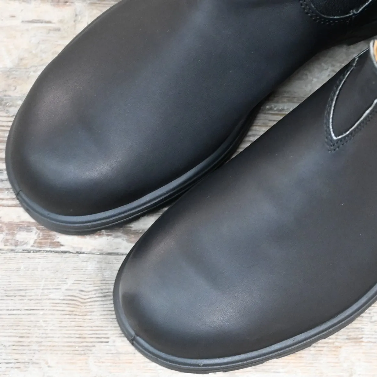 Blundstone Slip On In Black Premium Leather