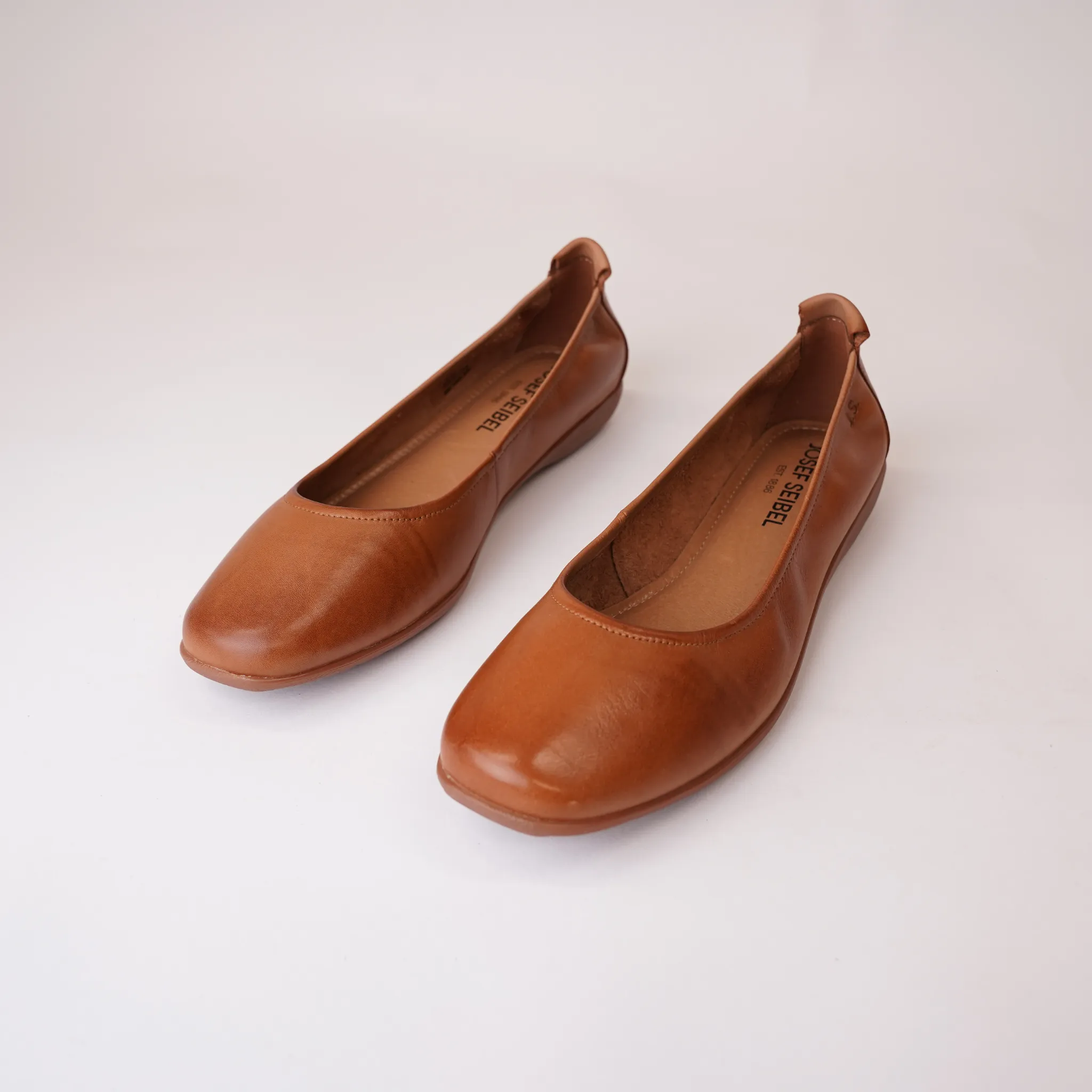 Fenja 01 Camel Leather Ballet Flats